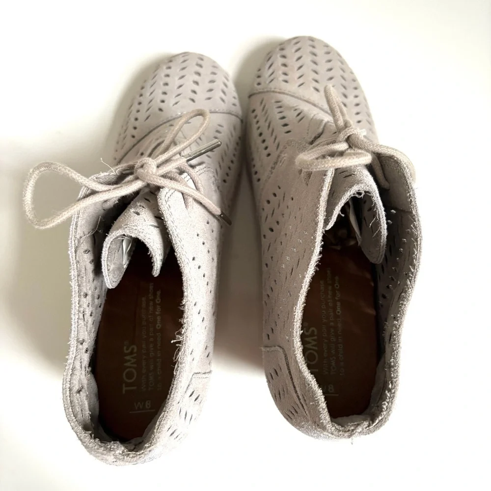 Toms |‎ Women’s Gray Desert Wedge Drizzle Perforated Leaf Ankle Boot Tie Size 8